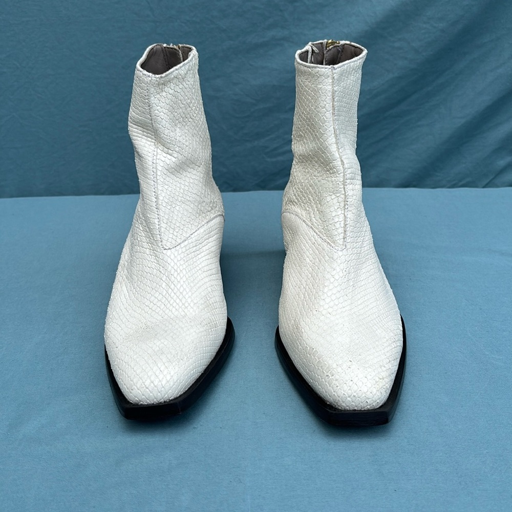 Like New - AllSaints Lenora white snake skin leather Boots sz EU 39 like new